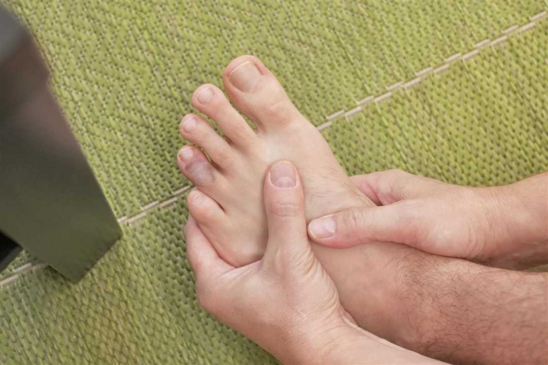 Ушиб пальца: симптомы и лечение мягких тканей при повреждении